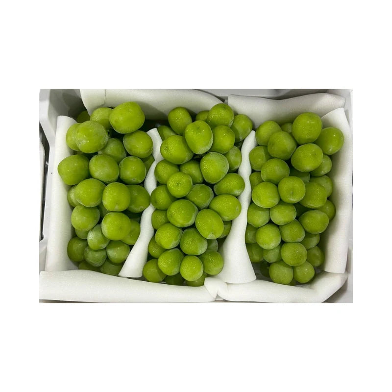 DY Brand Shine Muscat Grapes 3 Bunches (Total Weight Including Basket 4.8kg)