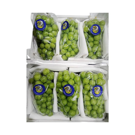 Eagle Brand Shine Muscat Grapes 3 Bunches (Total Weight Including Basket 4.8kg)